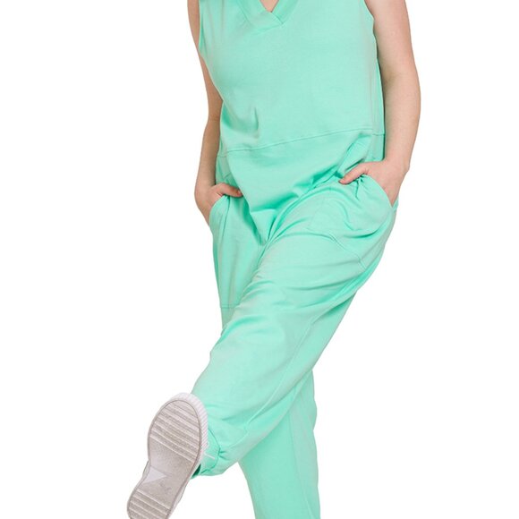 #414 PLUS SLEEVELESS HAREM JUMPSUIT WITH POCKETS - Picture 3 of 4